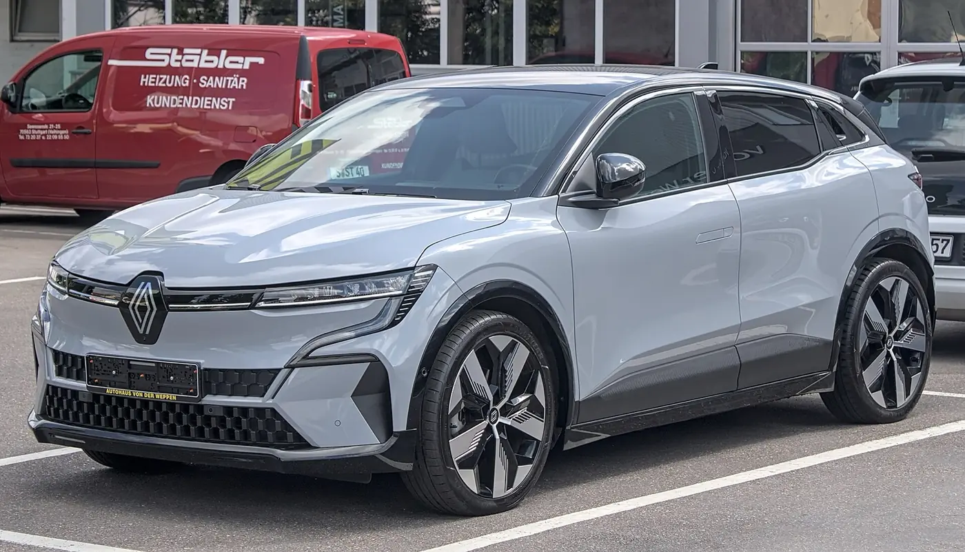Renault Megane E-Tech 2026, vista 3/4 frontal, foto 1