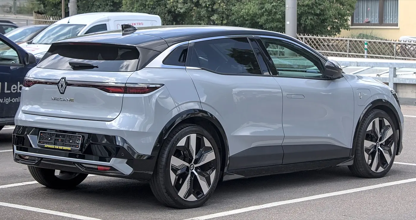 Renault Megane E-Tech 2026, vista 3/4 trasera