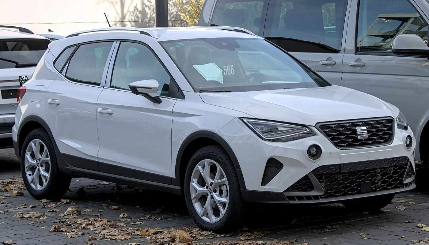 SEAT Arona 2027, vista 3/4 frontal, foto 2
