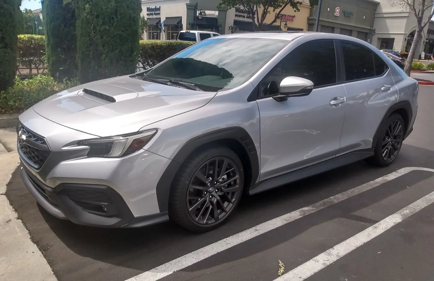 Subaru WRX 2027, vista 3/4 frontal, foto 2