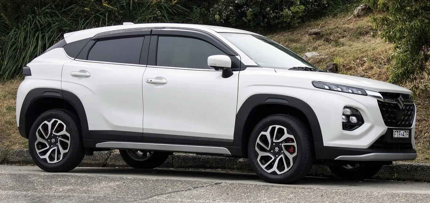 Suzuki Fronx 2027, vista 3/4 frontal, foto 2