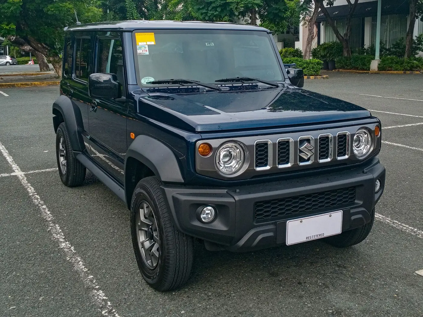 Suzuki Jimny 5 puertas 2027, vista 3/4 frontal