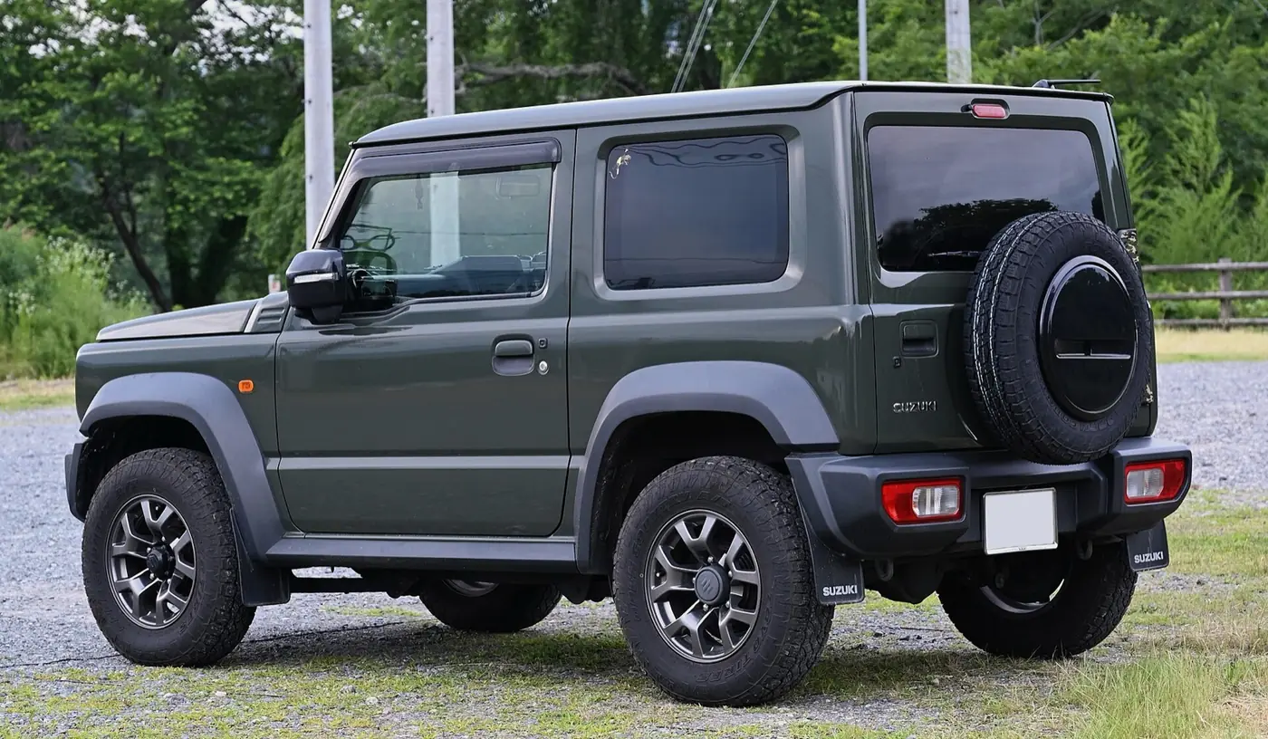 Suzuki Jimny , vista 3/4 trasera