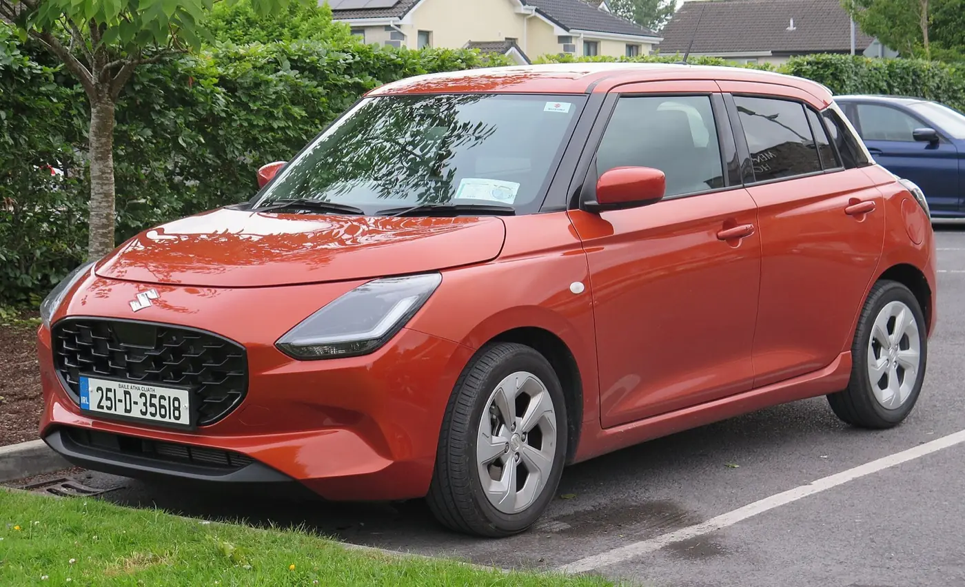 Suzuki Swift 2027, vista 3/4 frontal, foto 2