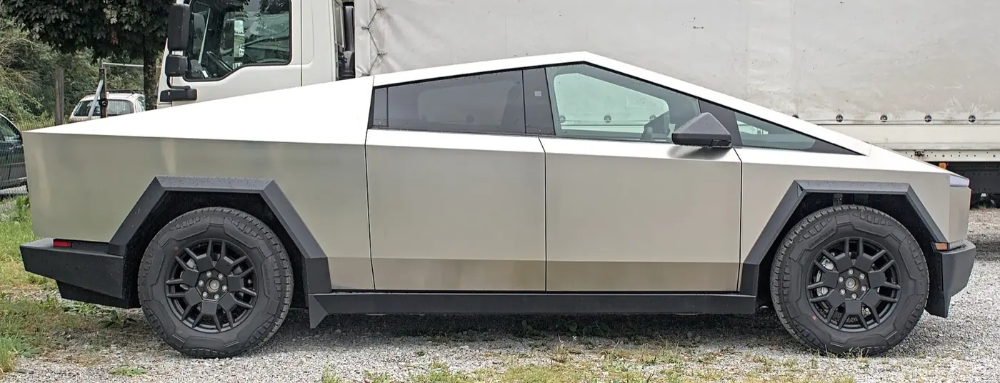 Tesla Cybertruck 2026, vista perfil