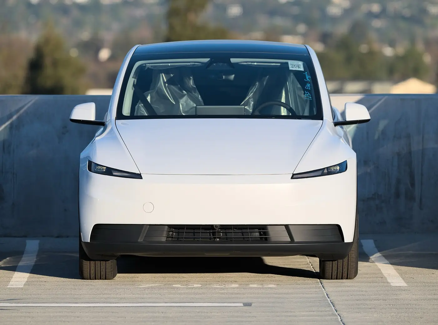 Tesla Model Y 2026, vista 3/4 frontal