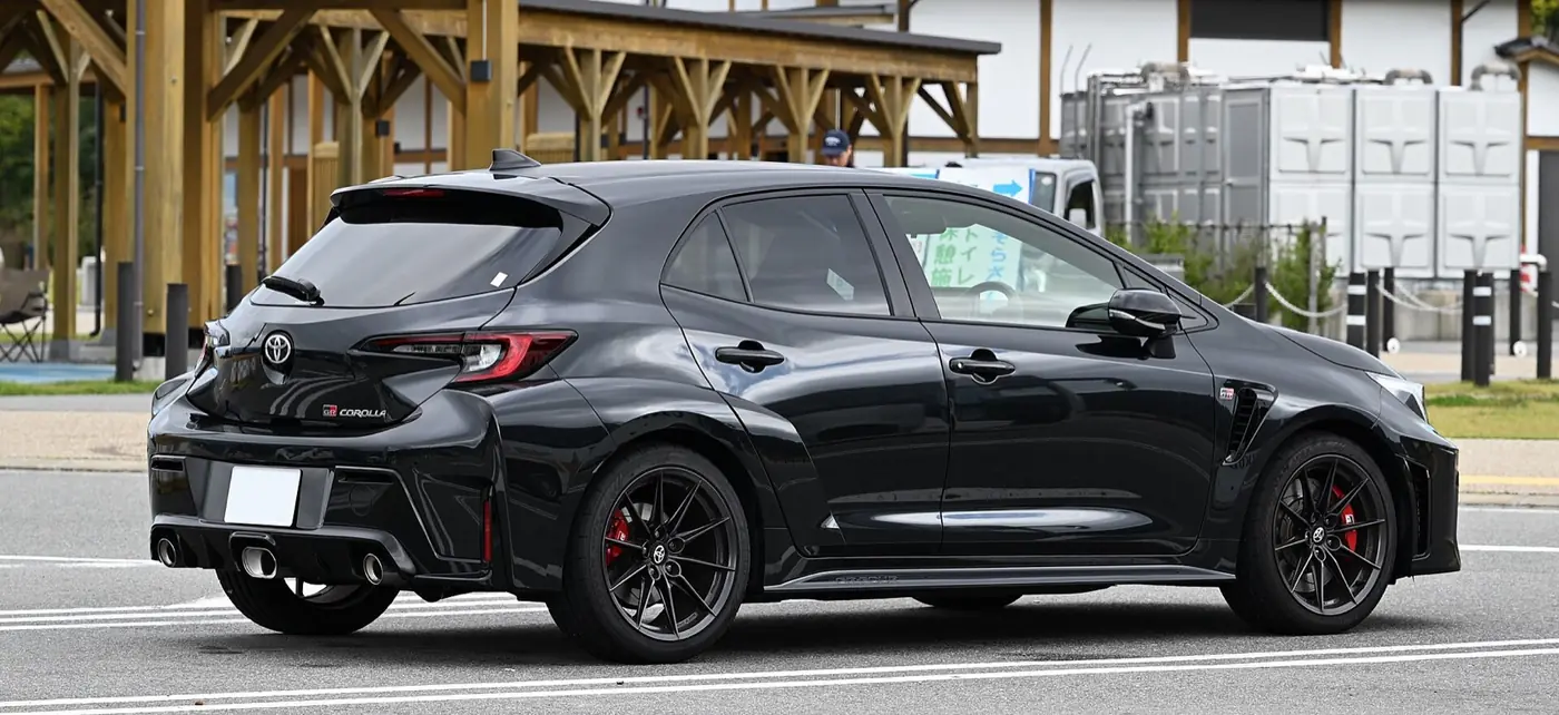 Toyota GR Corolla 2026, vista 3/4 trasera