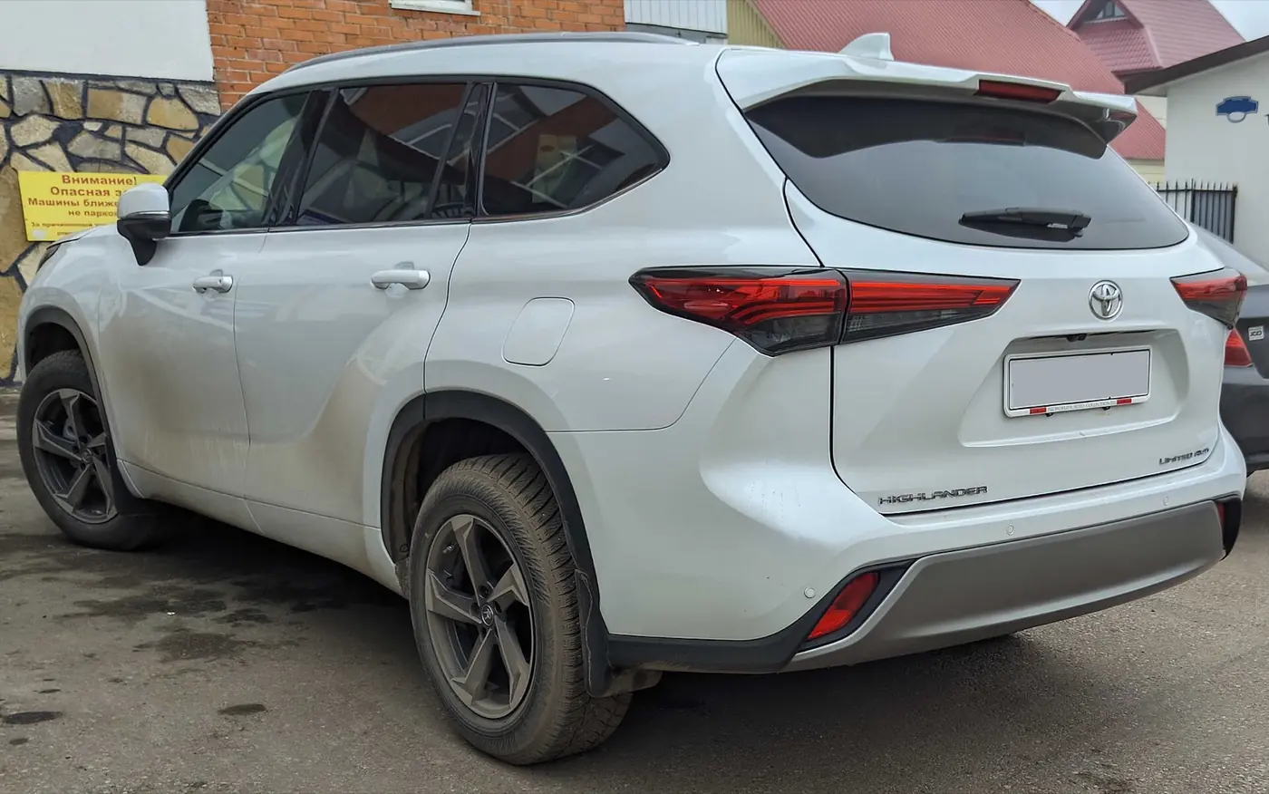 Toyota Highlander 2026, vista 3/4 trasera