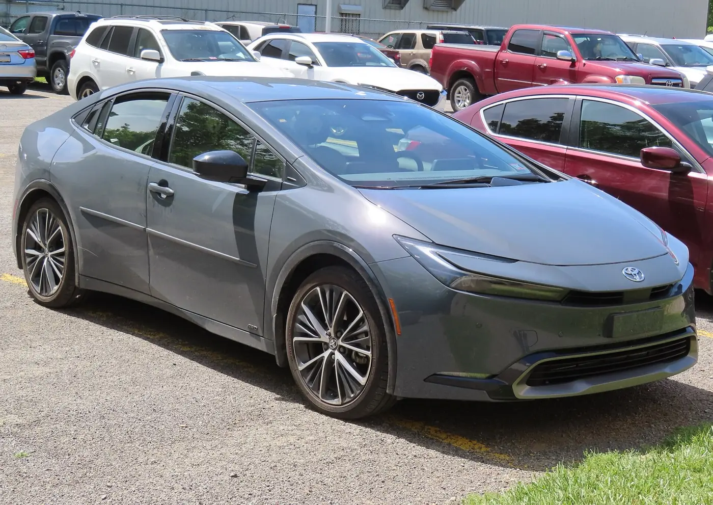 Toyota Prius 2027, vista 3/4 frontal, foto 1