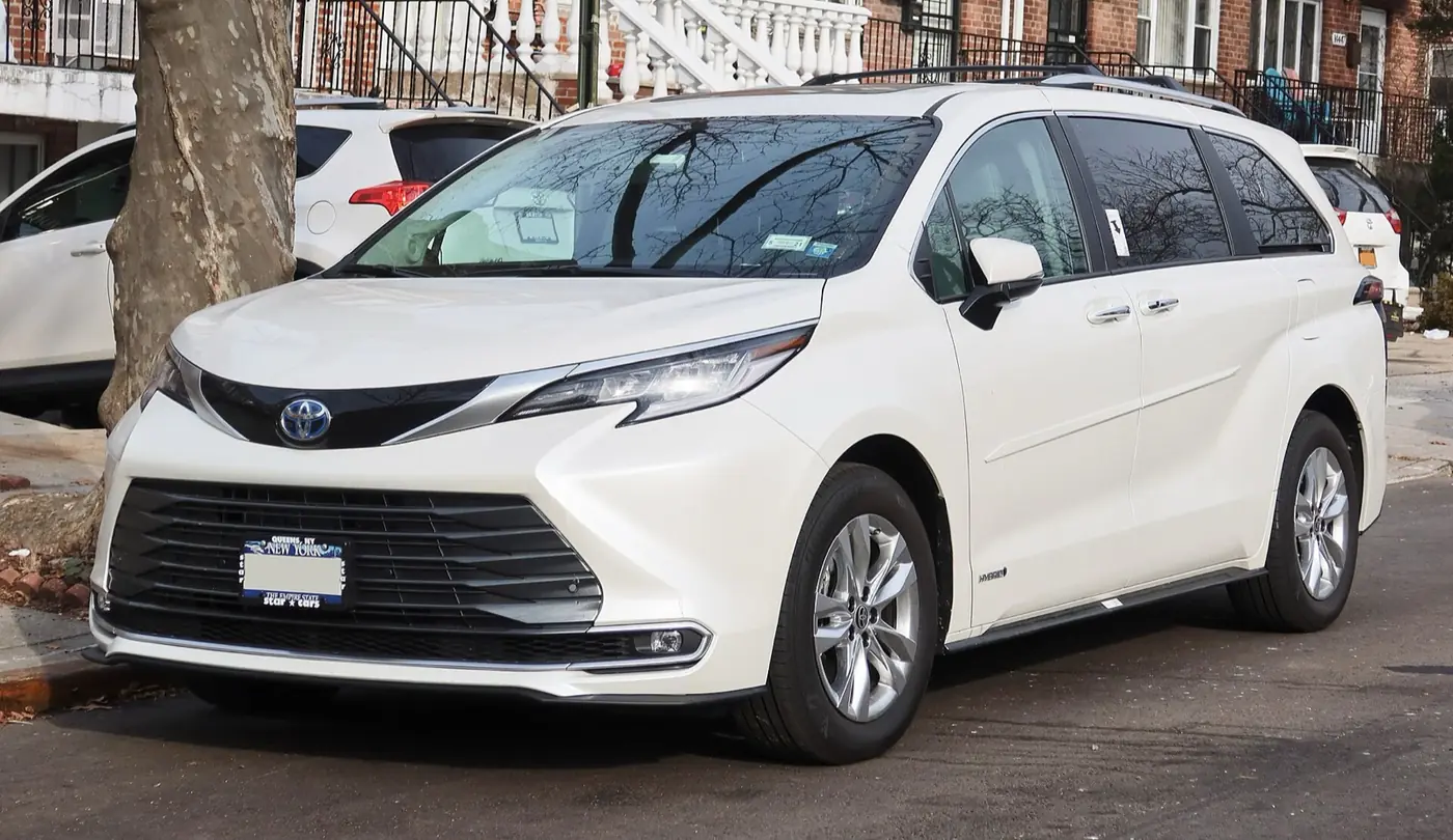 Toyota Sienna 2026, vista 3/4 frontal