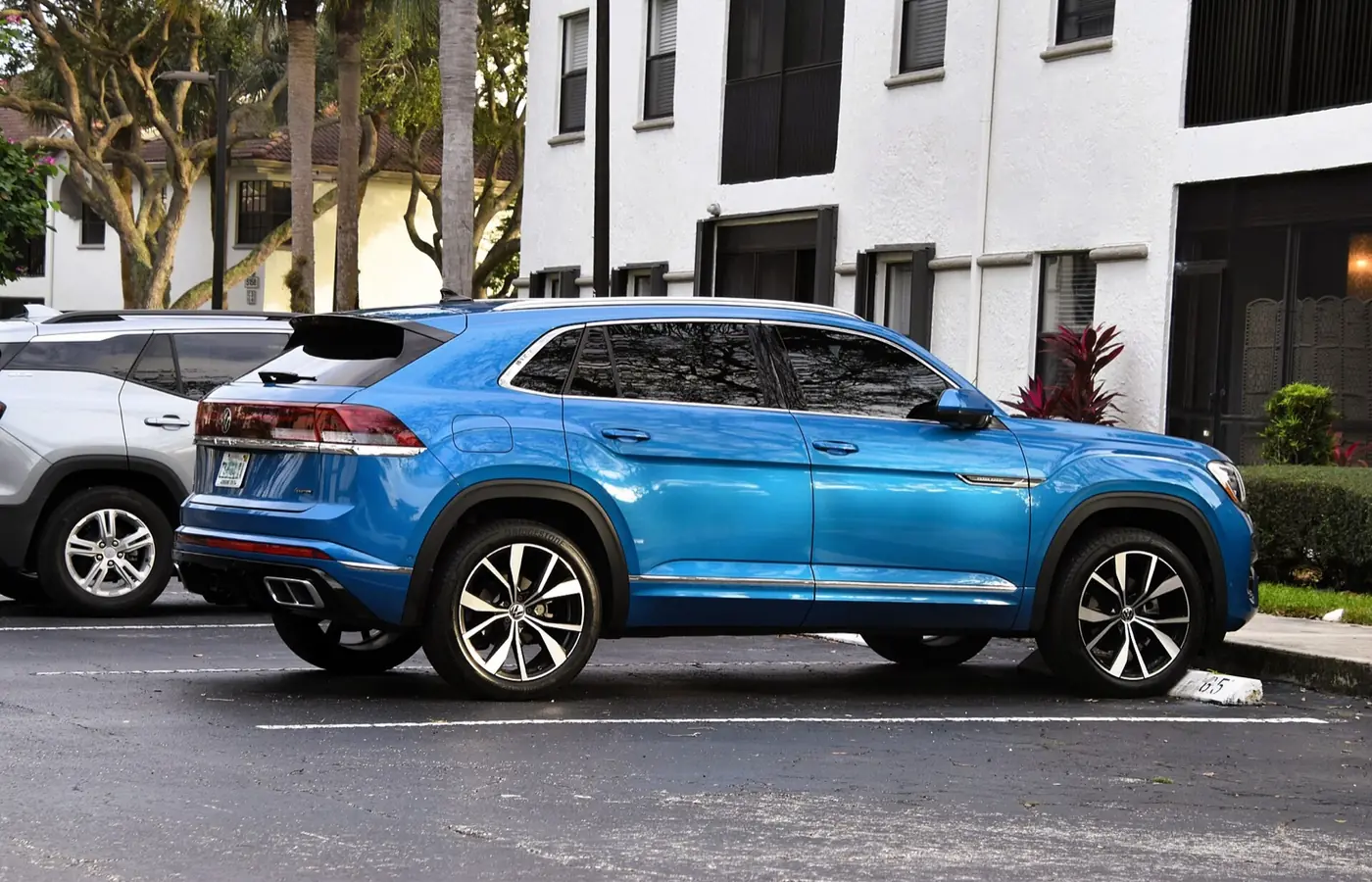 Volkswagen Cross Sport 2026, vista 3/4 trasera