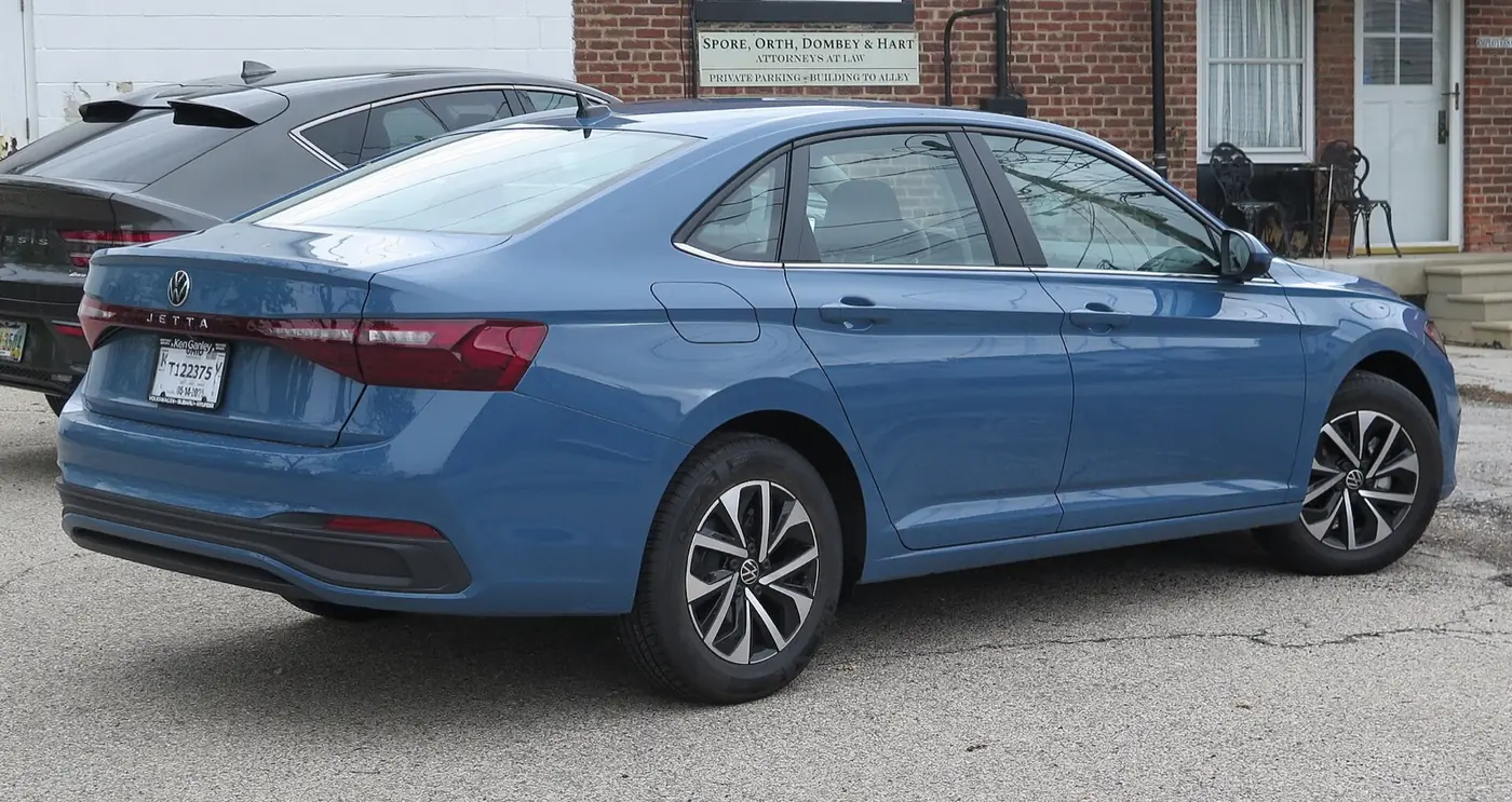 Volkswagen Jetta 2027, vista 3/4 trasera
