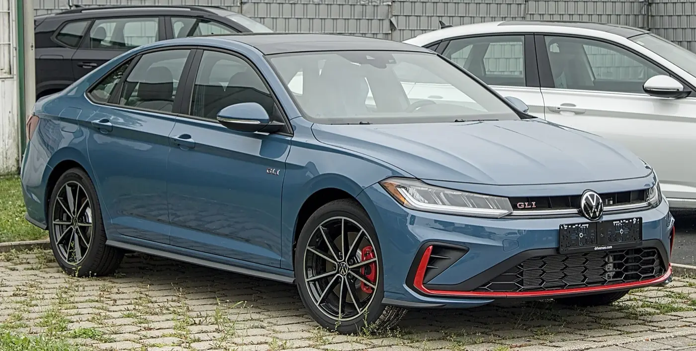 Volkswagen Jetta GLI 2027, vista 3/4 frontal, foto 1