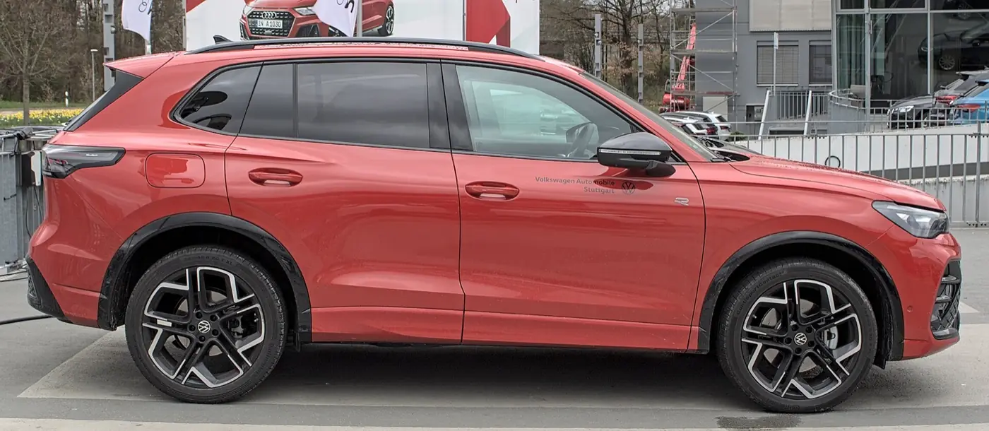 Volkswagen Tiguan 2026, vista perfil