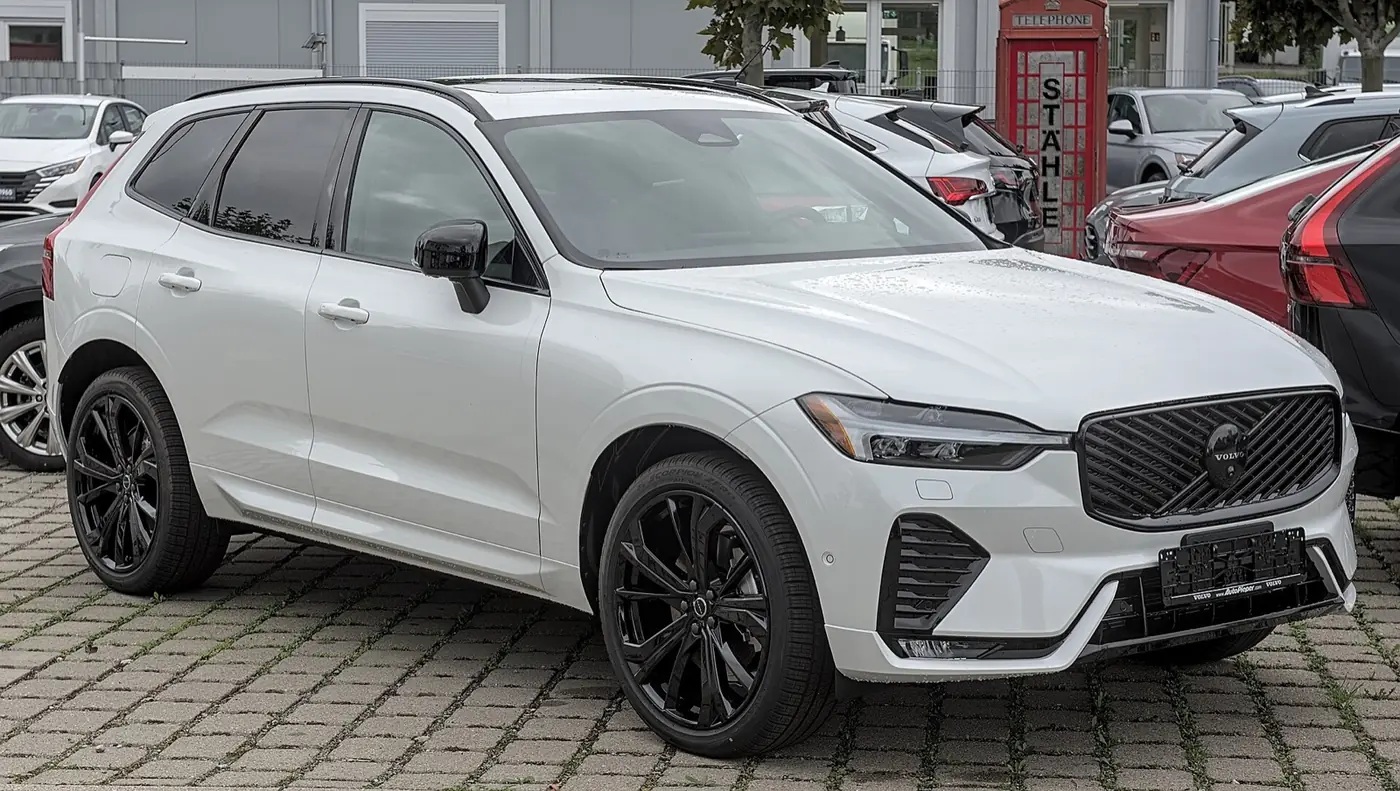 Volvo XC60 2027, vista 3/4 frontal, foto 1